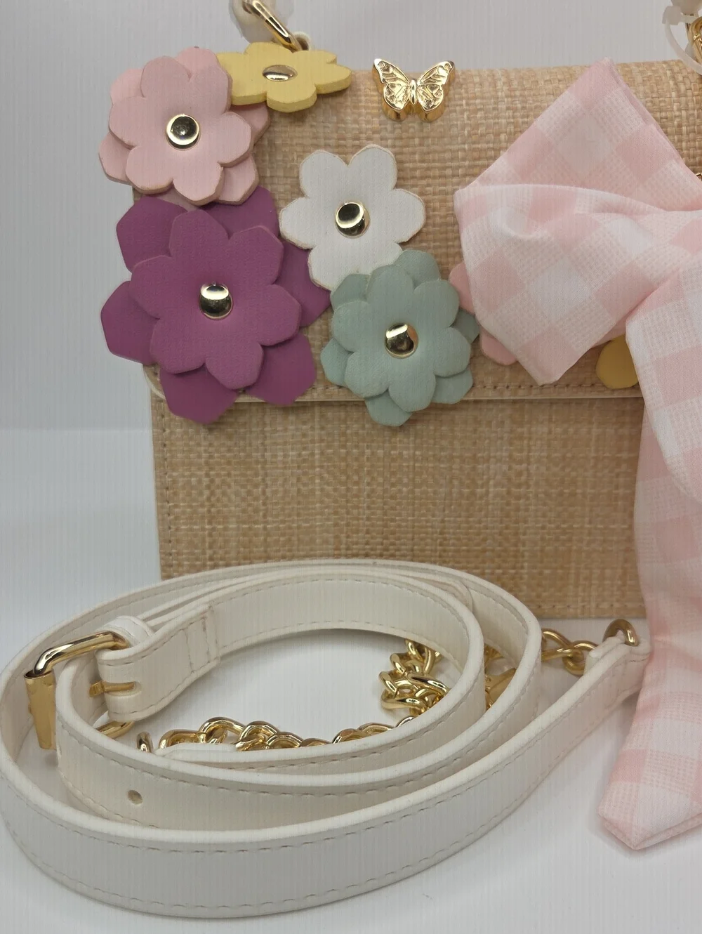 🌸▪️Betsey Johnson ▪️Woven Floral Accent Top-Handle Bag with Pink Scarf Charm